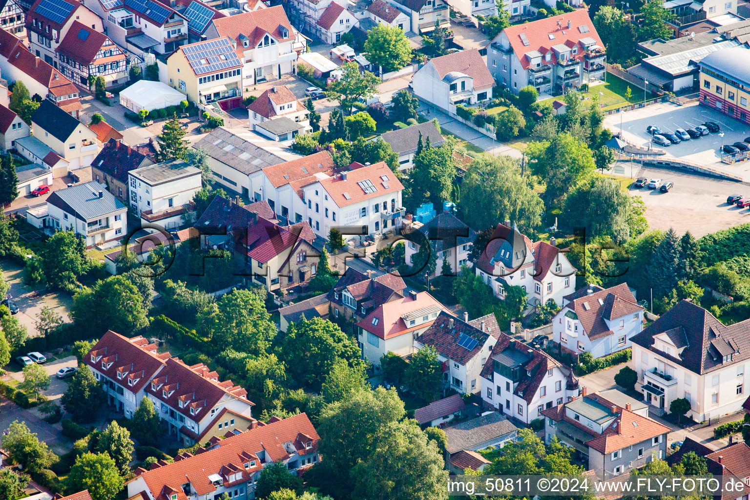 Bismarckstr in Kandel im Bundesland Rheinland-Pfalz, Deutschland von einer Drohne aus