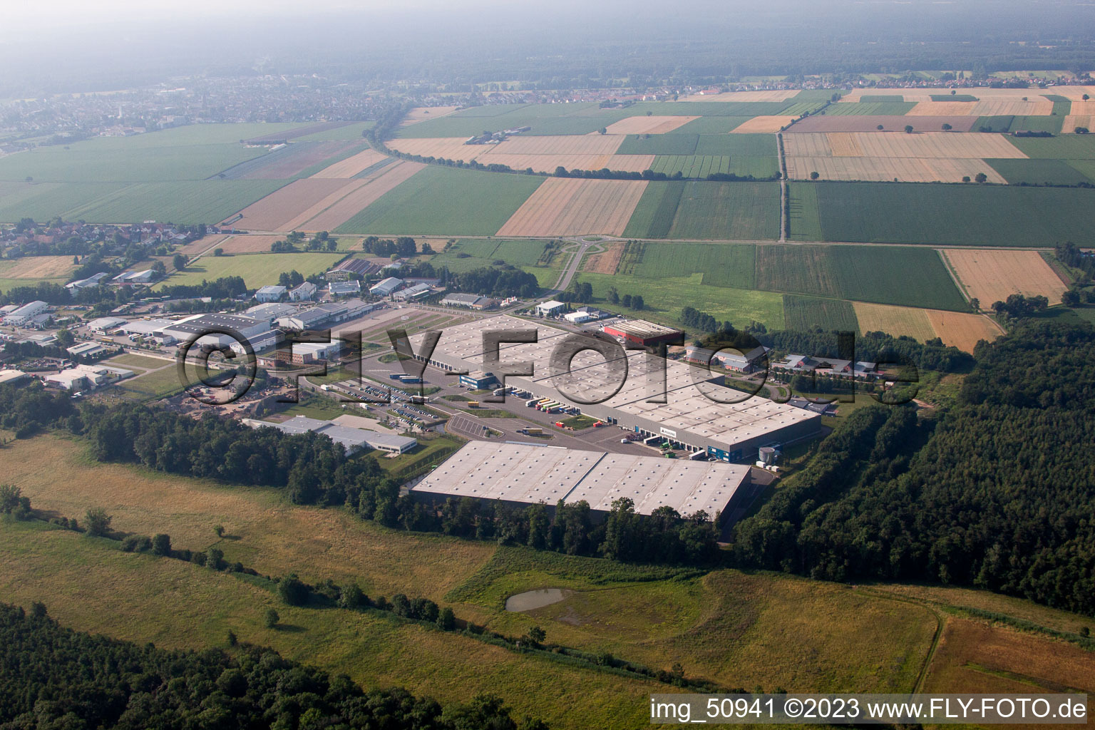 Drohnenaufname von Minderslachen, Industriegebiet Horst, Zufall Logistikcenter in Kandel im Bundesland Rheinland-Pfalz, Deutschland