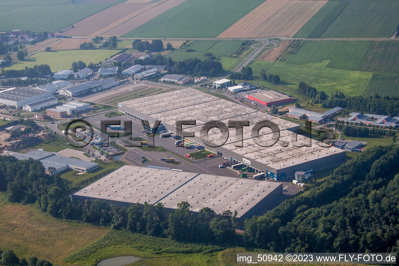 Drohnenbild von Minderslachen, Industriegebiet Horst, Zufall Logistikcenter in Kandel im Bundesland Rheinland-Pfalz, Deutschland