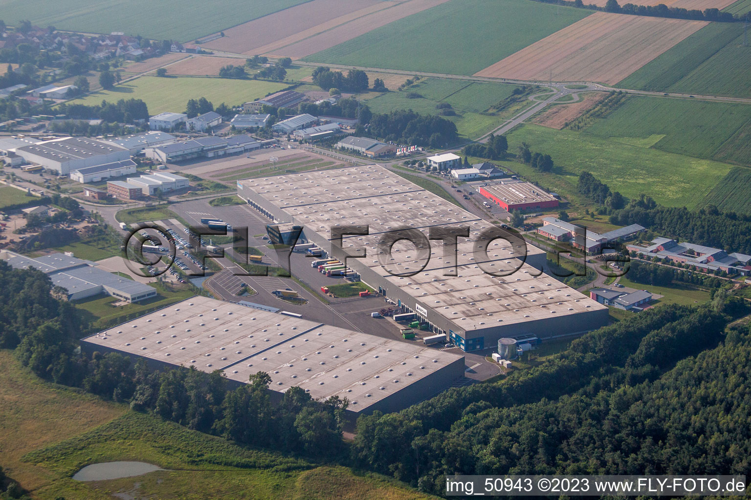 Minderslachen, Industriegebiet Horst, Zufall Logistikcenter in Kandel im Bundesland Rheinland-Pfalz, Deutschland aus der Drohnenperspektive