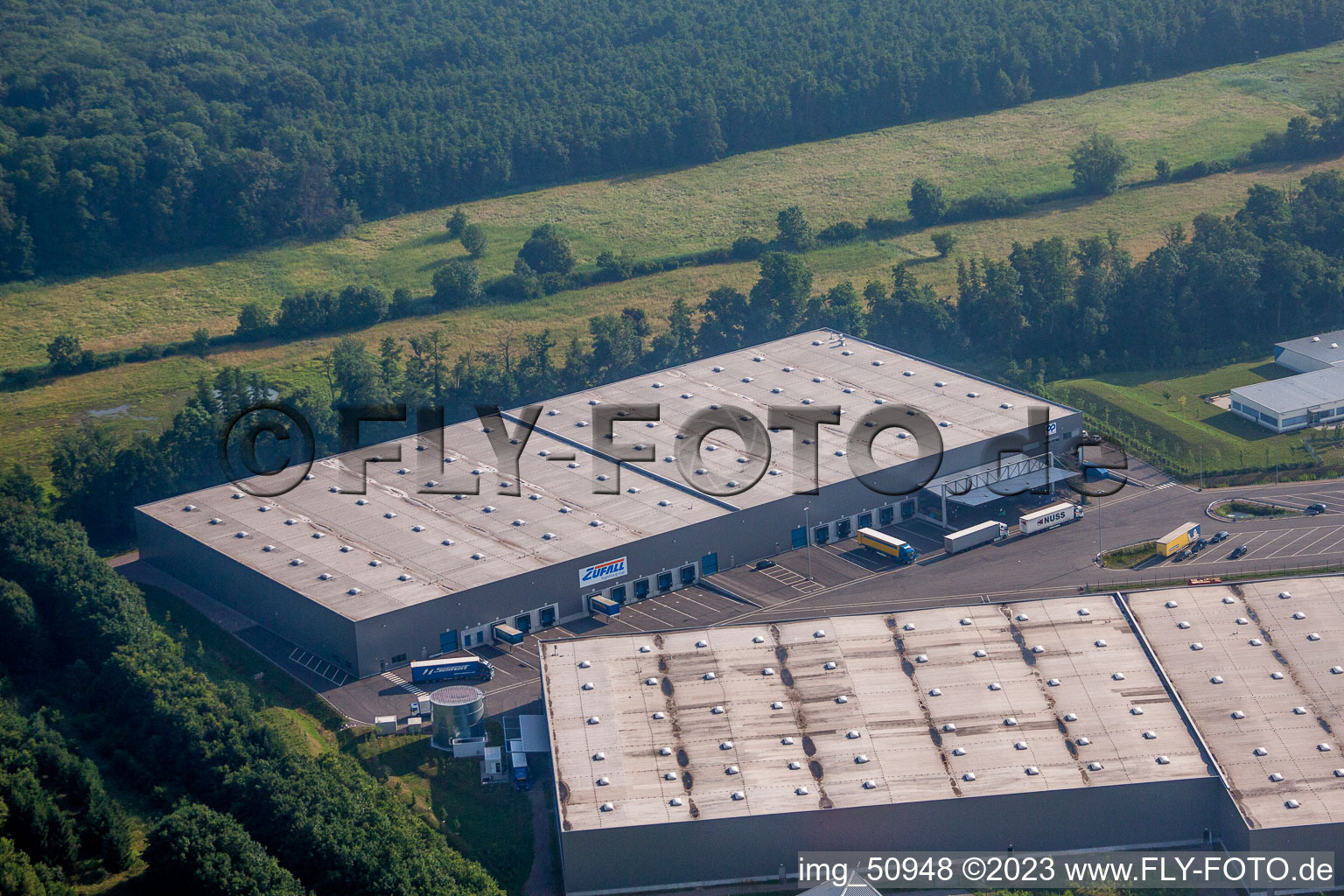Schrägluftbild von Minderslachen, Industriegebiet Horst, Zufall Logistikcenter in Kandel im Bundesland Rheinland-Pfalz, Deutschland