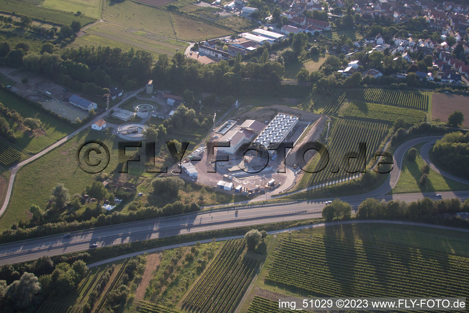 Geothermieanlage der Pfalzwerke geofuture GmbH bei Insheim an der A65 im Bundesland Rheinland-Pfalz, Deutschland aus der Luft betrachtet