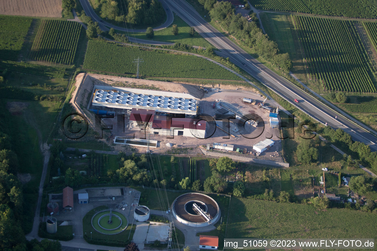 Drohnenaufname von Geothermieanlage der Pfalzwerke geofuture GmbH bei Insheim an der A65 im Bundesland Rheinland-Pfalz, Deutschland