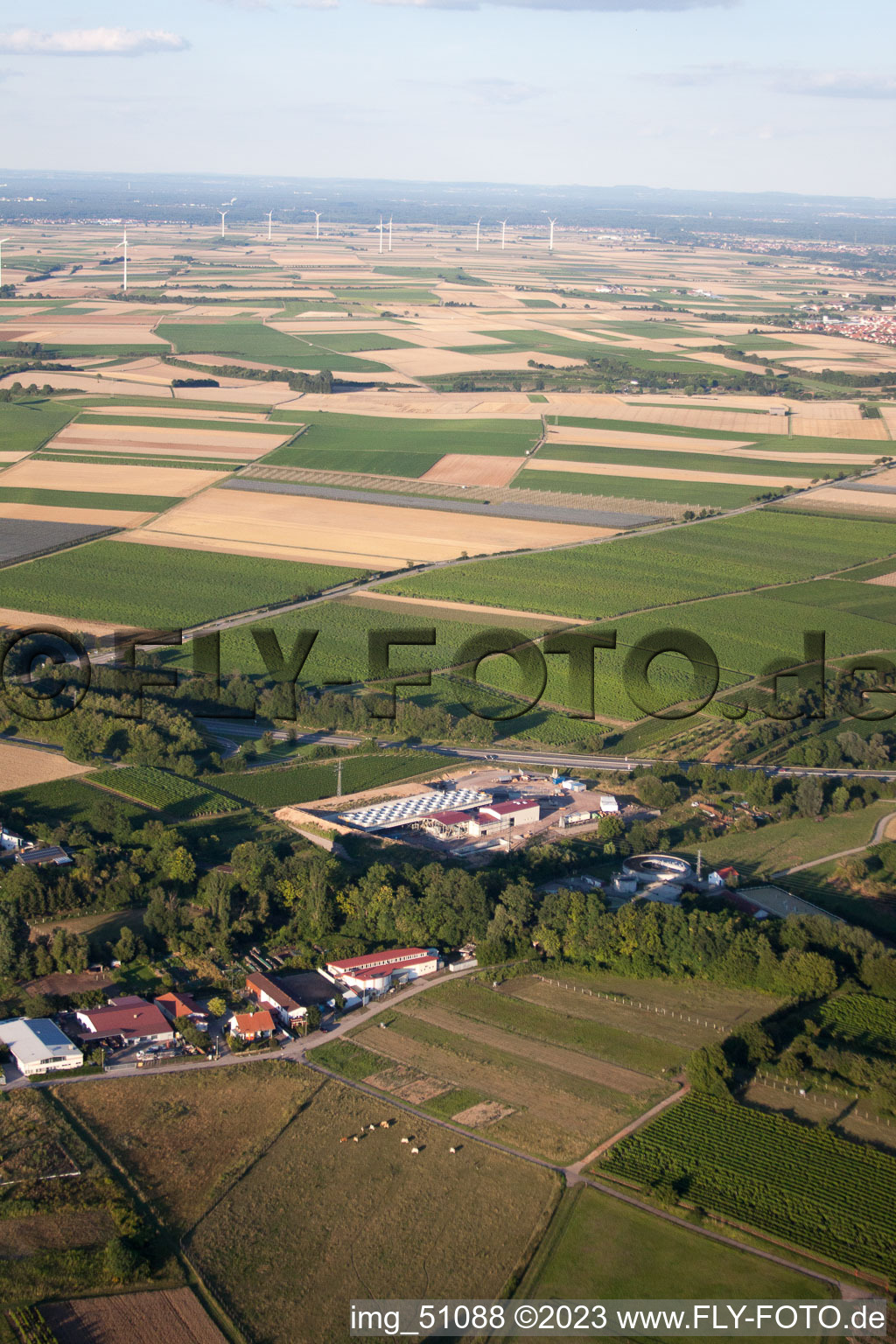 Geothermieanlage der Pfalzwerke geofuture GmbH bei Insheim an der A65 im Bundesland Rheinland-Pfalz, Deutschland aus der Luft betrachtet