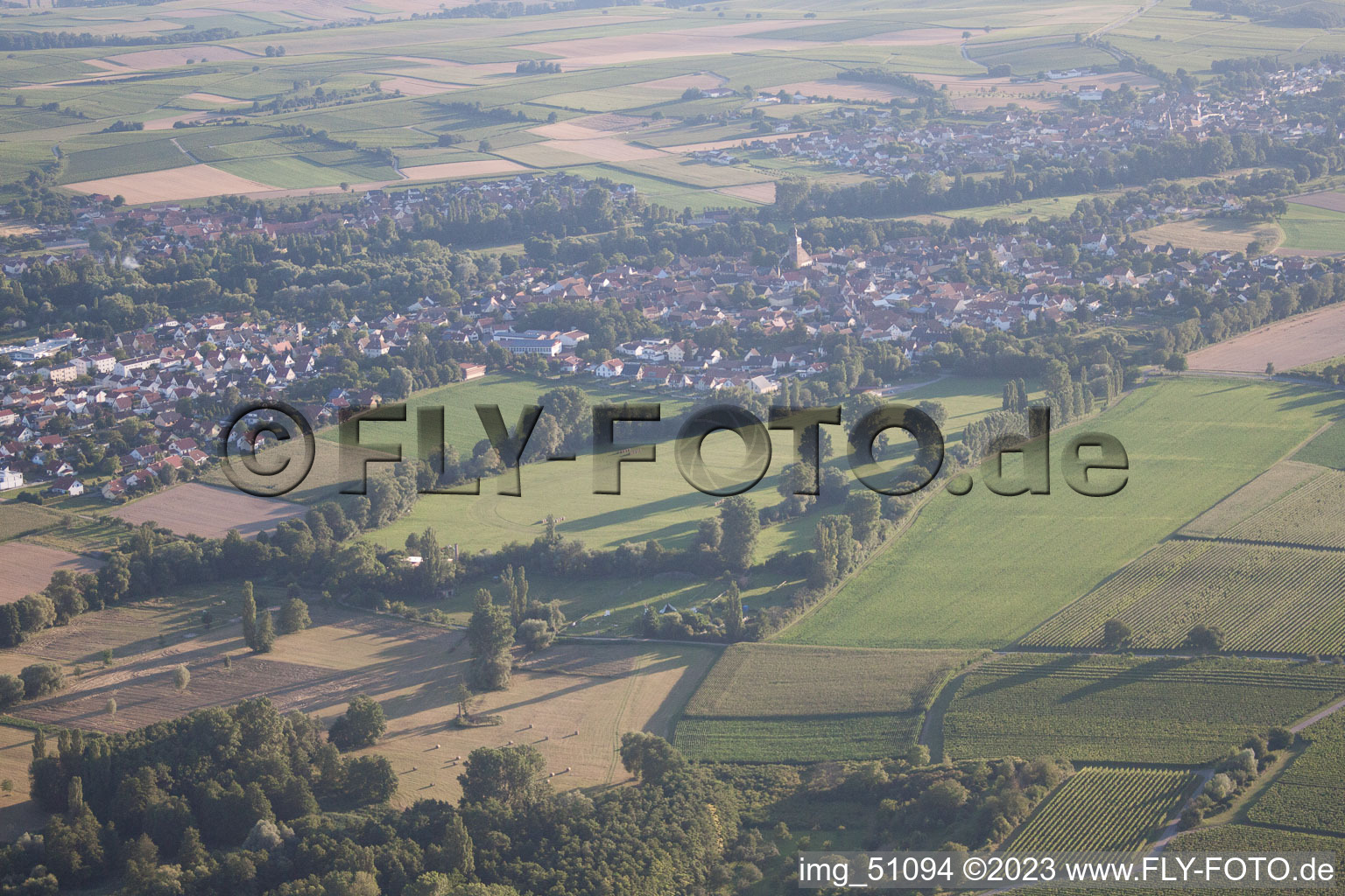 Ortsteil Billigheim in Billigheim-Ingenheim im Bundesland Rheinland-Pfalz, Deutschland von einer Drohne aus