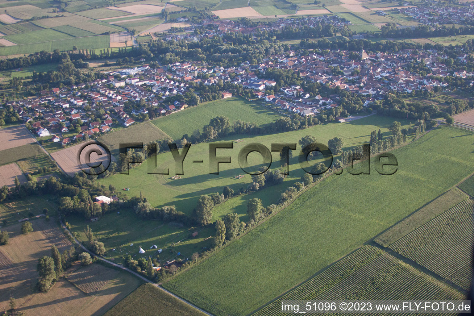 Luftbild von Ortsteil Billigheim in Billigheim-Ingenheim im Bundesland Rheinland-Pfalz, Deutschland