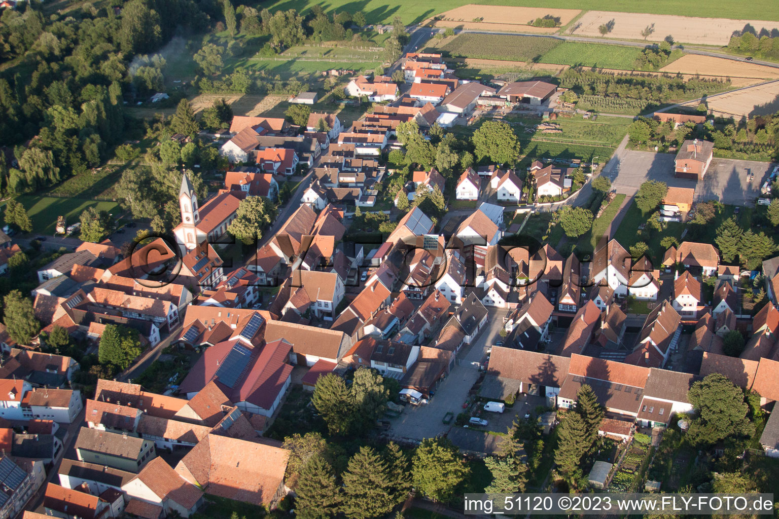 Ortsteil Mühlhofen in Billigheim-Ingenheim im Bundesland Rheinland-Pfalz, Deutschland von einer Drohne aus