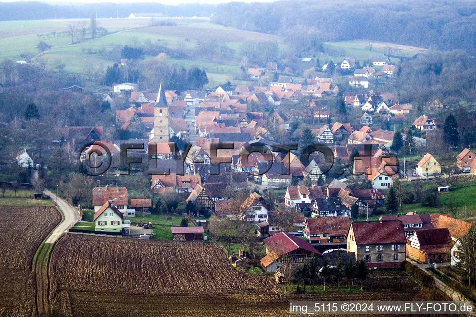 Dorf - Ansicht in Drachenbronn-Birlenbach in Grand Est im Bundesland Bas-Rhin, Frankreich