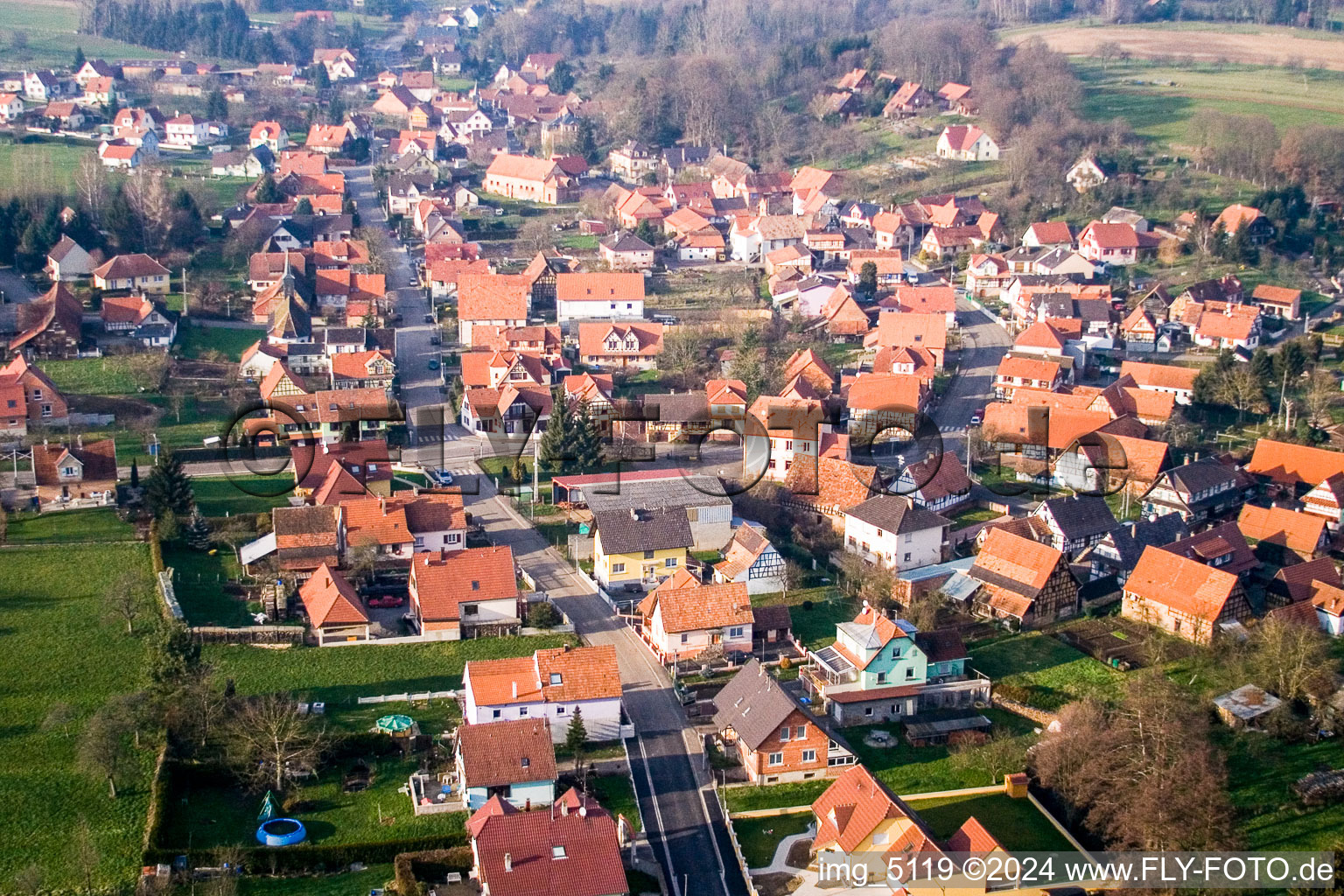 Dorf - Ansicht in Lobsann in Grand Est im Bundesland Bas-Rhin, Frankreich