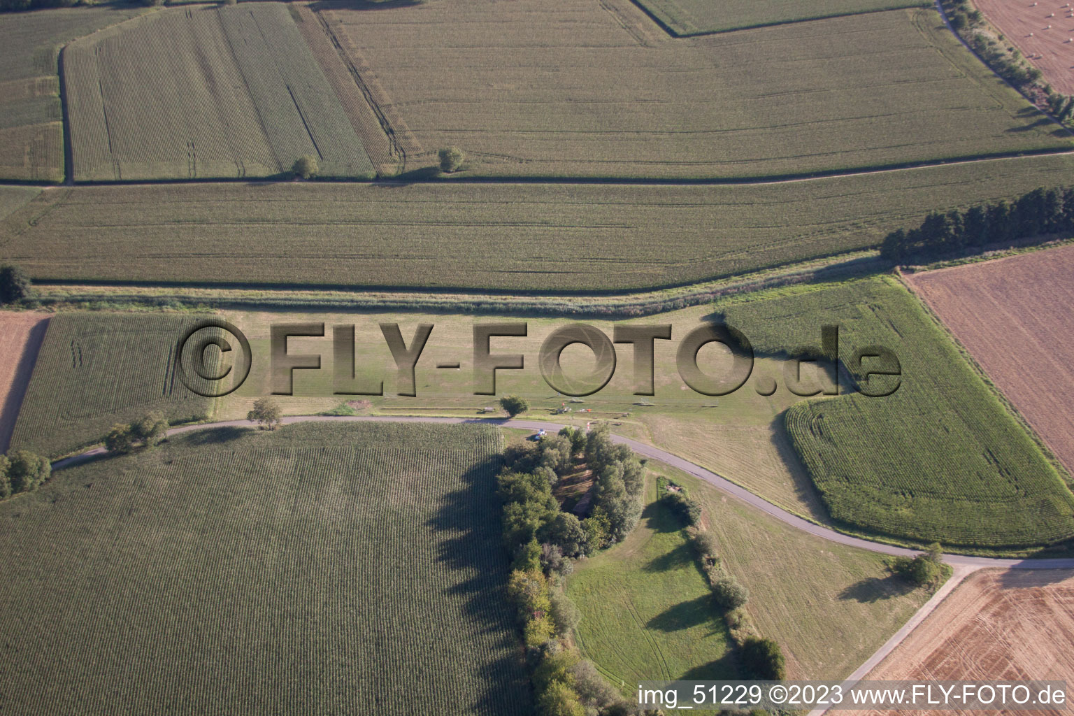 Schrägluftbild von Oberotterbach, Modellflugplatz im Bundesland Rheinland-Pfalz, Deutschland