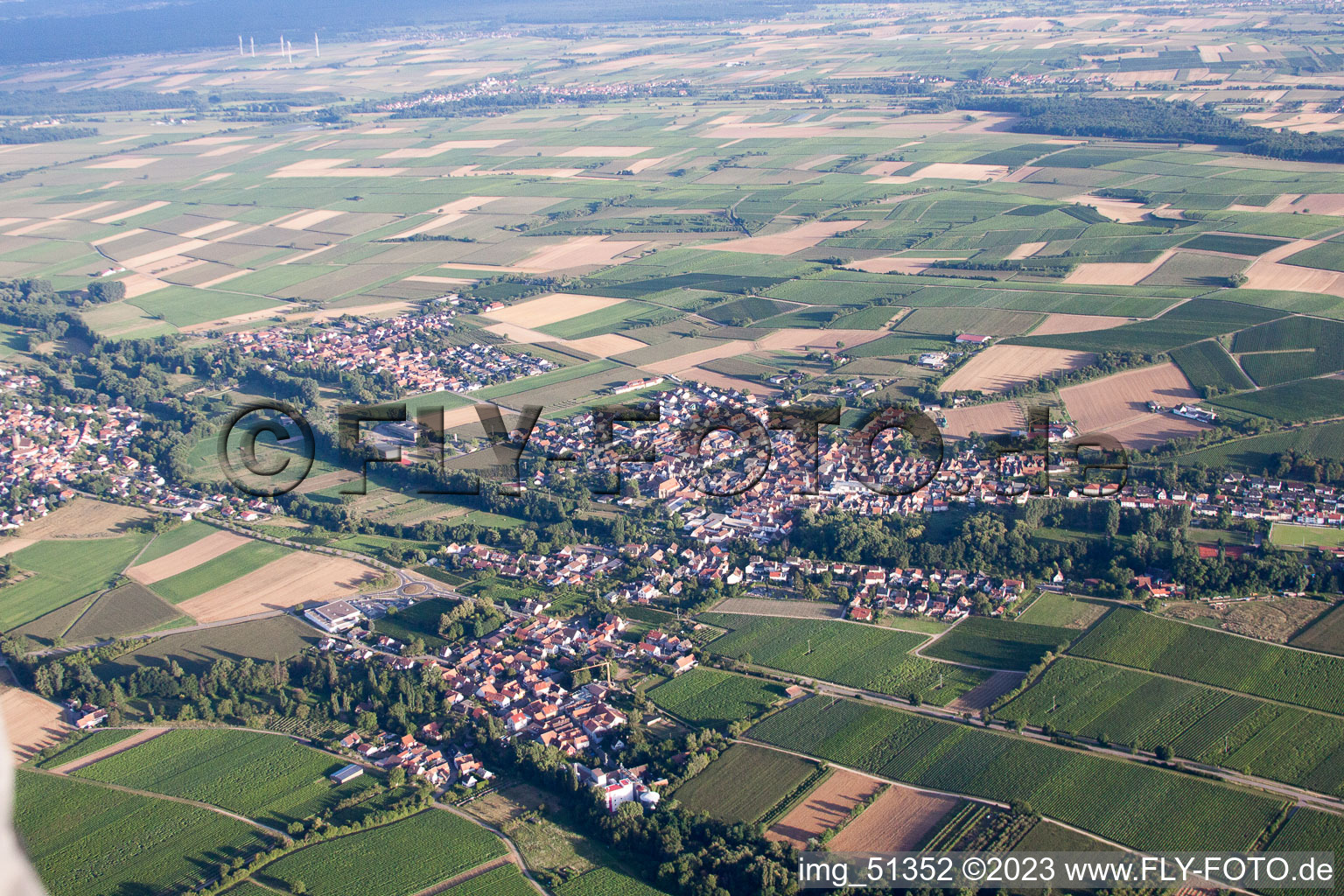 Ortsteil Ingenheim in Billigheim-Ingenheim im Bundesland Rheinland-Pfalz, Deutschland vom Flugzeug aus