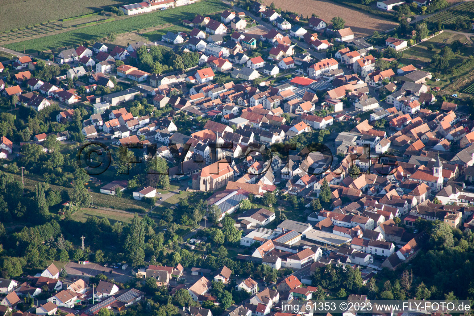 Ortsteil Ingenheim in Billigheim-Ingenheim im Bundesland Rheinland-Pfalz, Deutschland aus der Vogelperspektive