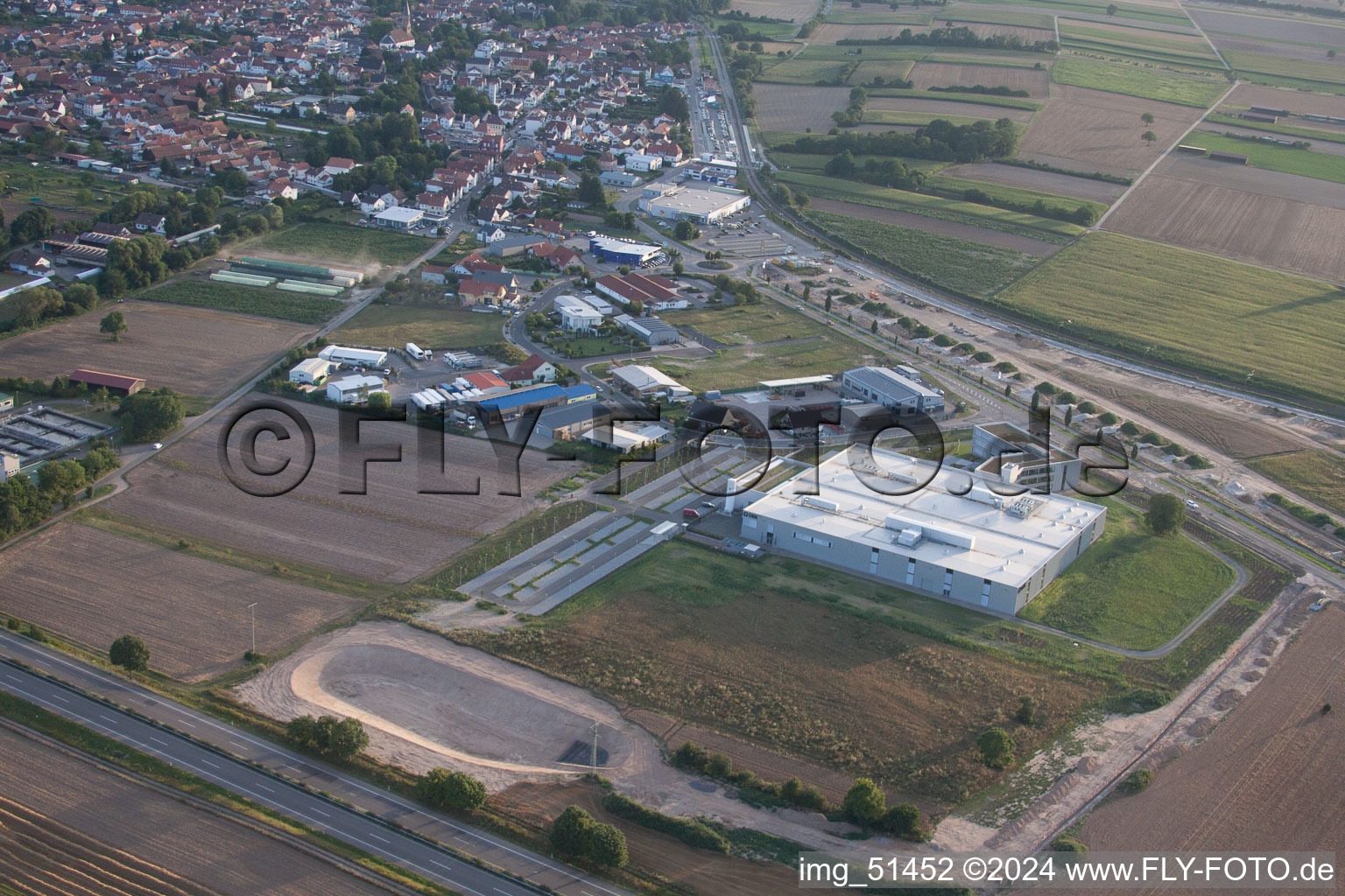 Rülzheim, Gewerbegebiet Nord, DBK Neubau im Bundesland Rheinland-Pfalz, Deutschland aus der Luft