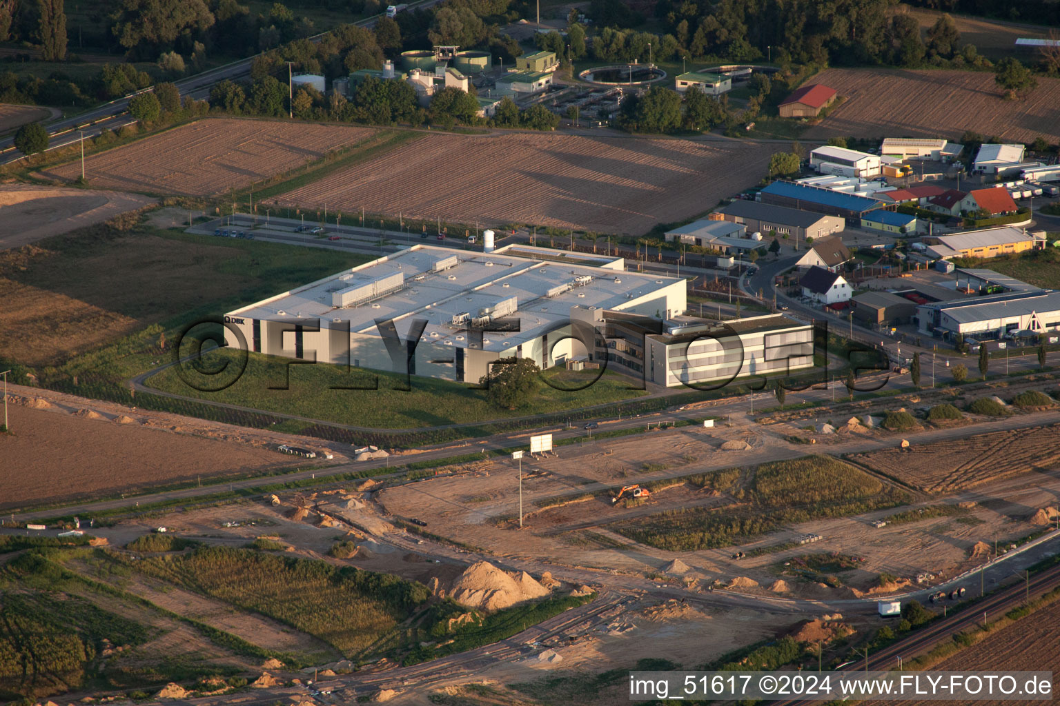 Rülzheim, Gewerbegebiet Nord, DBK Neubau im Bundesland Rheinland-Pfalz, Deutschland von oben