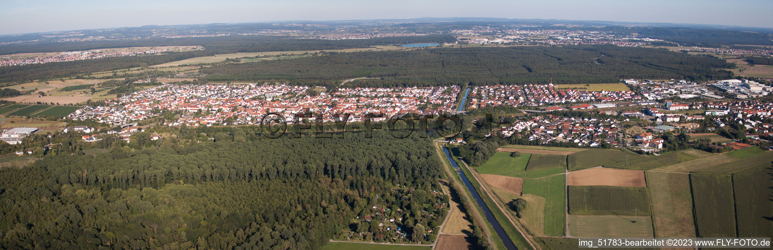 Panorama - Perspektive Ortsansicht der Straßen und Häuser der Wohngebiete im Ortsteil Neudorf in Graben-Neudorf im Bundesland Baden-Württemberg, Deutschland