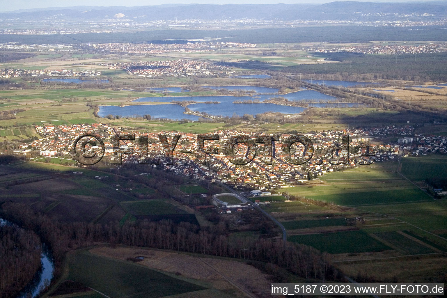 Ortsteil Oberhausen in Oberhausen-Rheinhausen im Bundesland Baden-Württemberg, Deutschland von einer Drohne aus