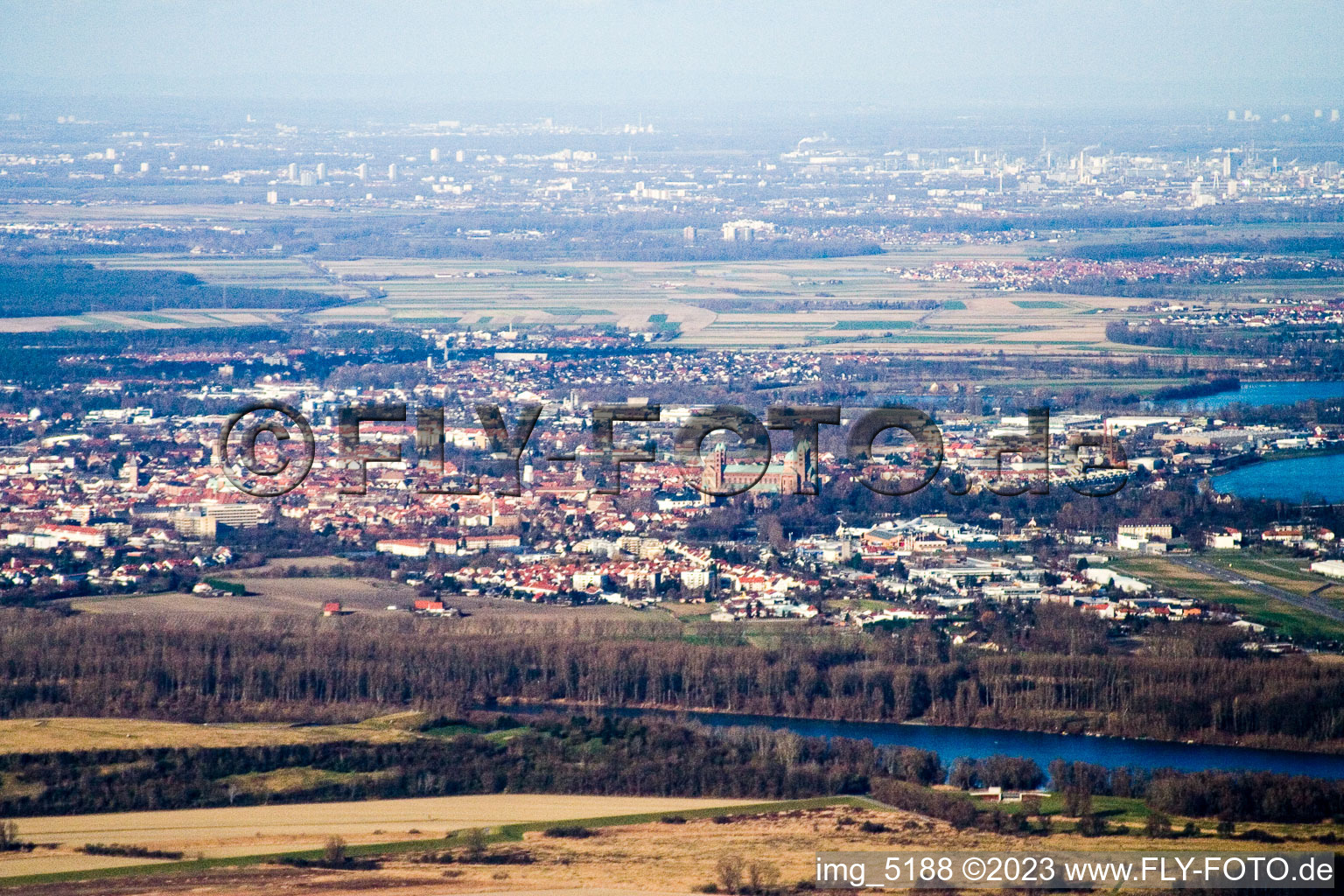 Schrägluftbild von Speyer von Südosten im Bundesland Rheinland-Pfalz, Deutschland