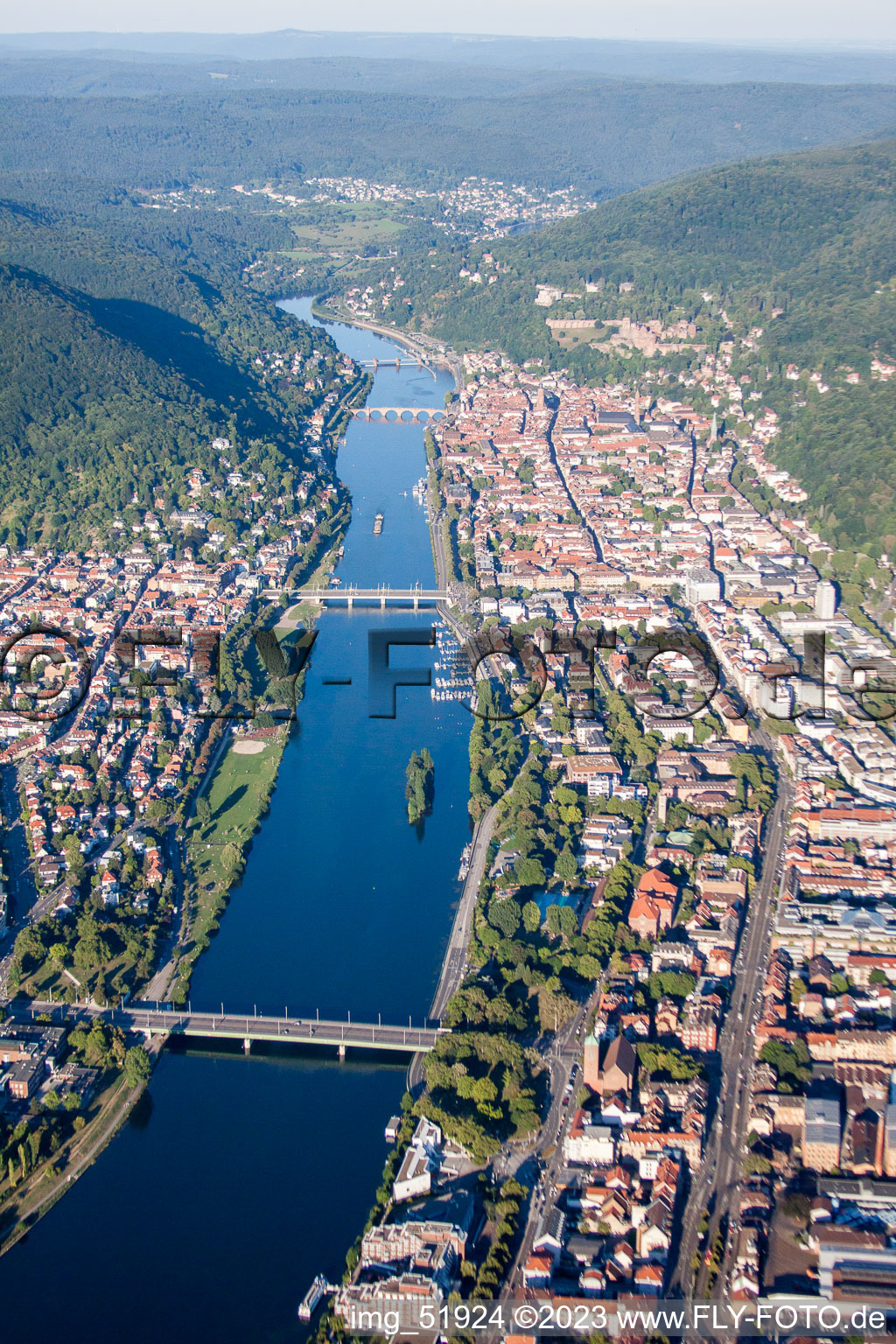 Luftbild von Ortskern am Uferbereich des Neckar im Neckartal - Flußverlaufes in Heidelberg im Ortsteil Voraltstadt im Bundesland Baden-Württemberg, Deutschland