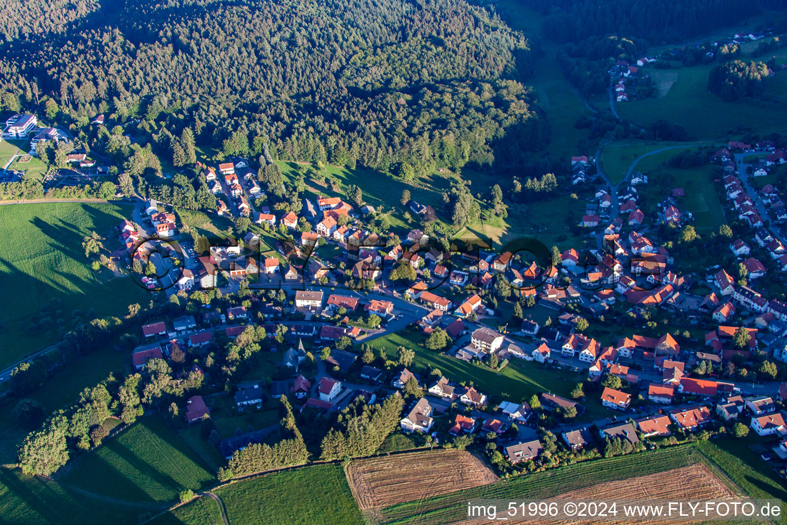 Schrägluftbild von Siedelsbrunn im Bundesland Hessen, Deutschland