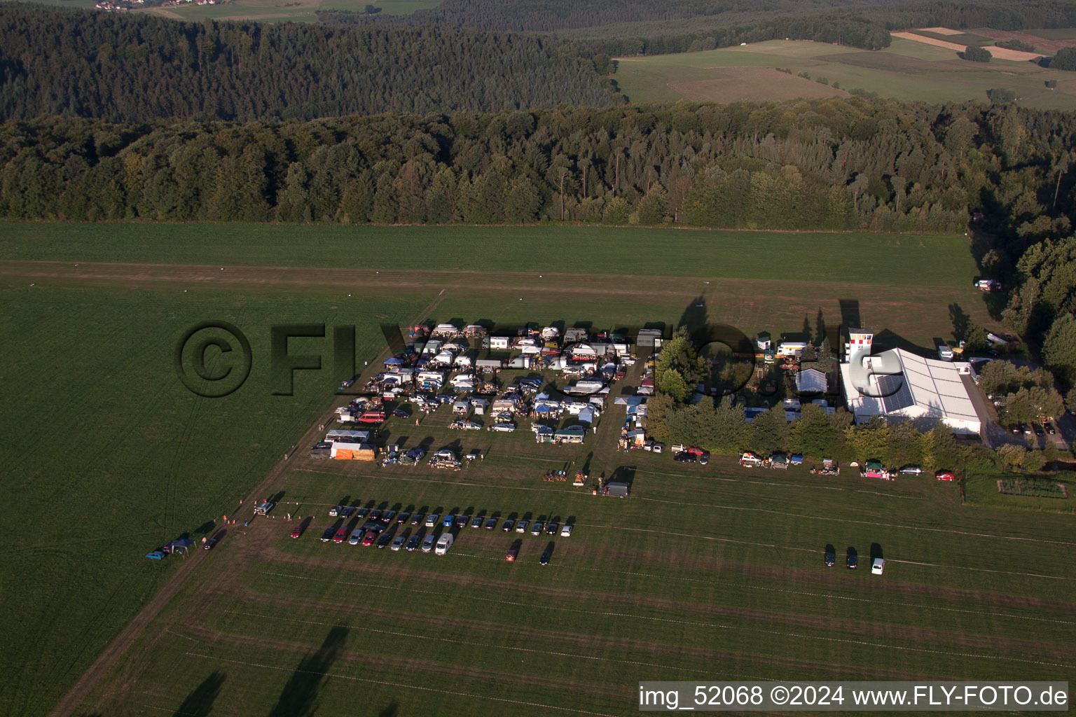 Vielbrunn, großer Flohmarkt am Segelflugplatz zur 1000 Jahr Feier in Michelstadt im Bundesland Hessen, Deutschland