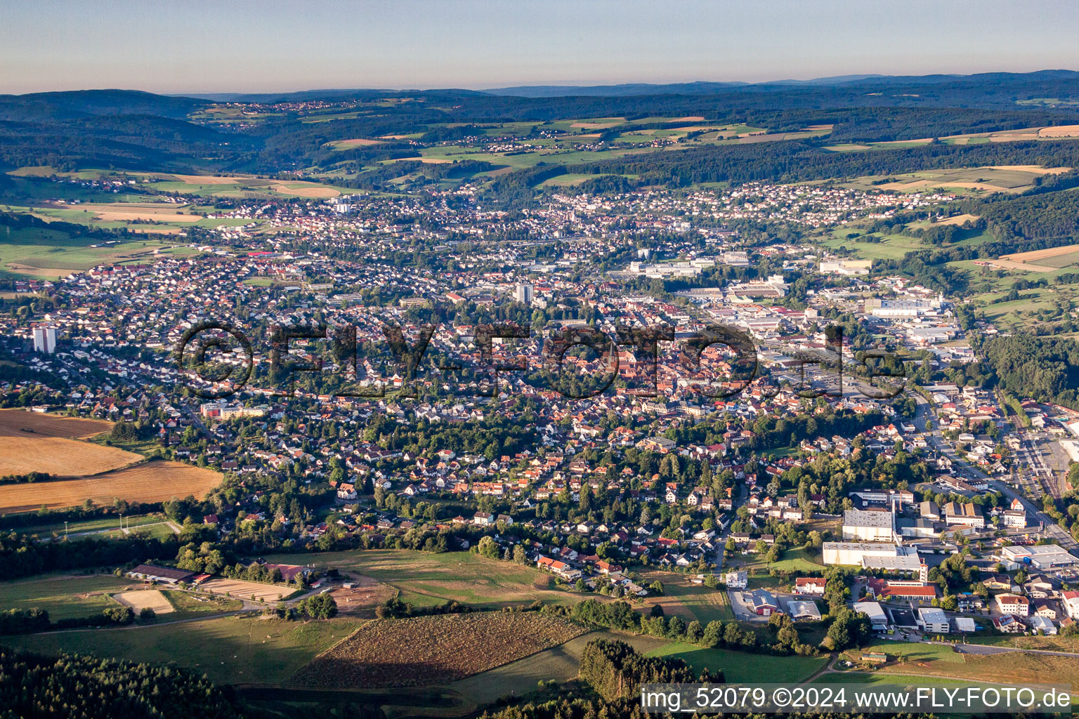 Luftbild von Ortsansicht der Straßen und Häuser der Wohngebiete in Michelstadt im Bundesland Hessen, Deutschland