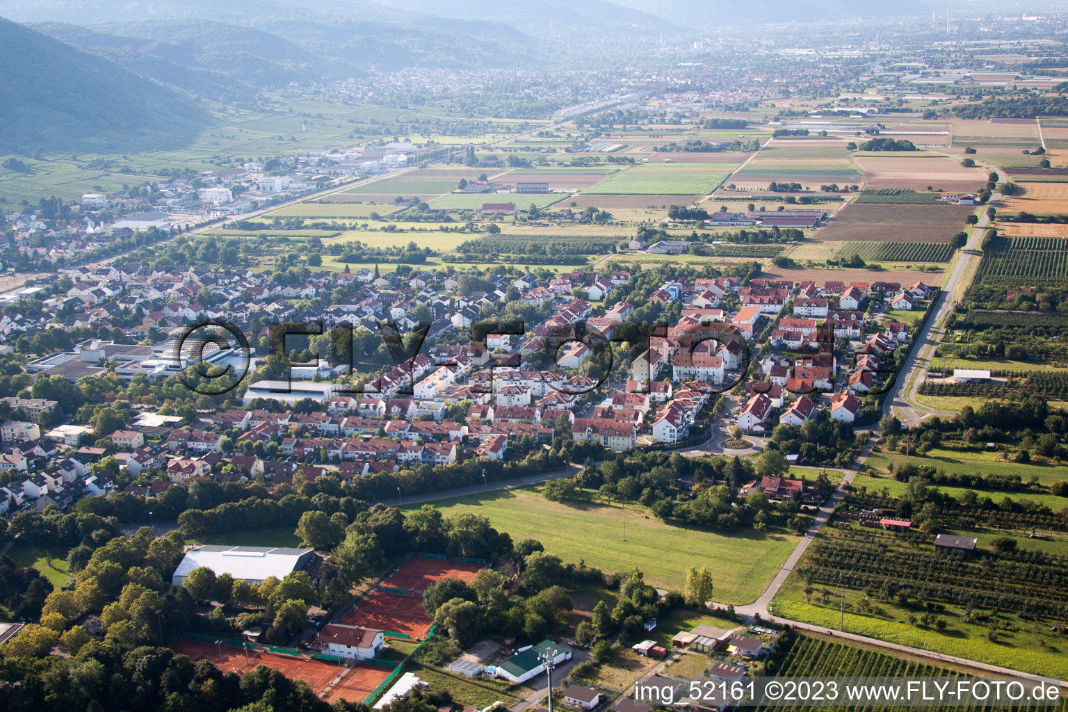 Schrägluftbild von Schriesheim im Bundesland Baden-Württemberg, Deutschland