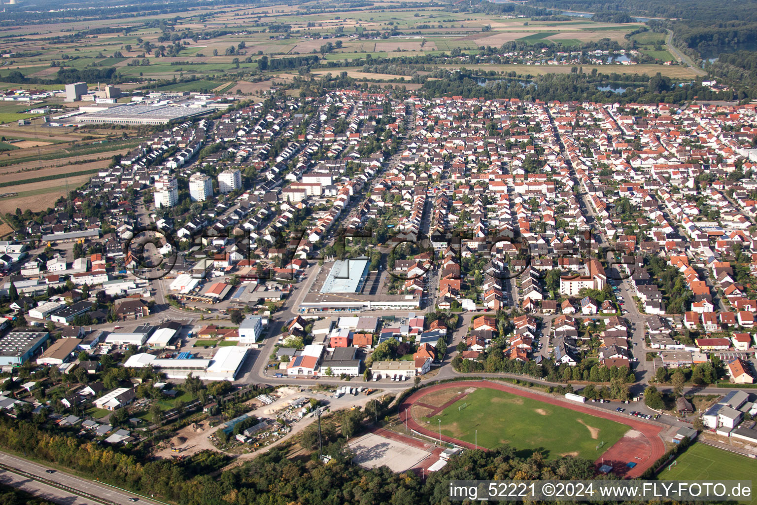 Luftaufnahme von Ortsansicht der Straßen und Häuser der Wohngebiete in Ketsch im Bundesland Baden-Württemberg, Deutschland
