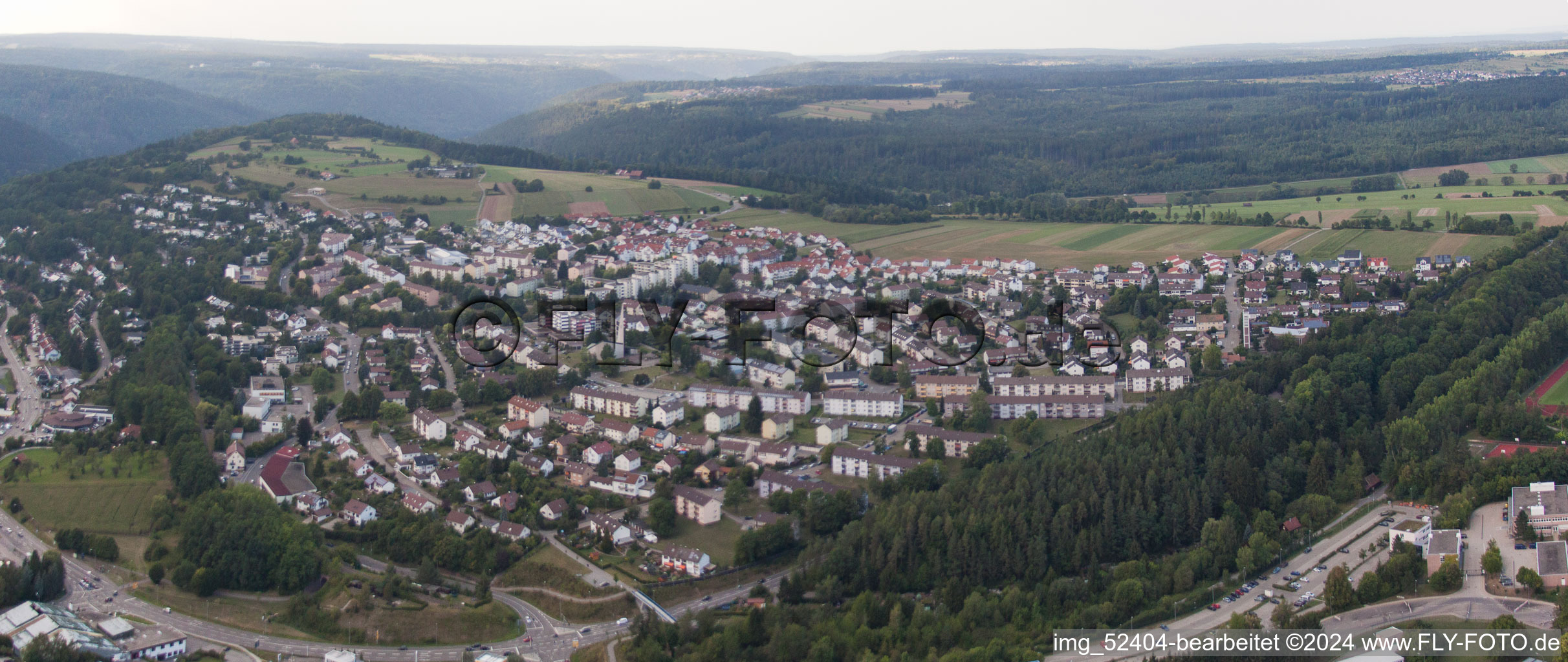 Panorama vom Ortsbereich und der Umgebung im Ortsteil Alzenberg in Calw im Bundesland Baden-Württemberg, Deutschland