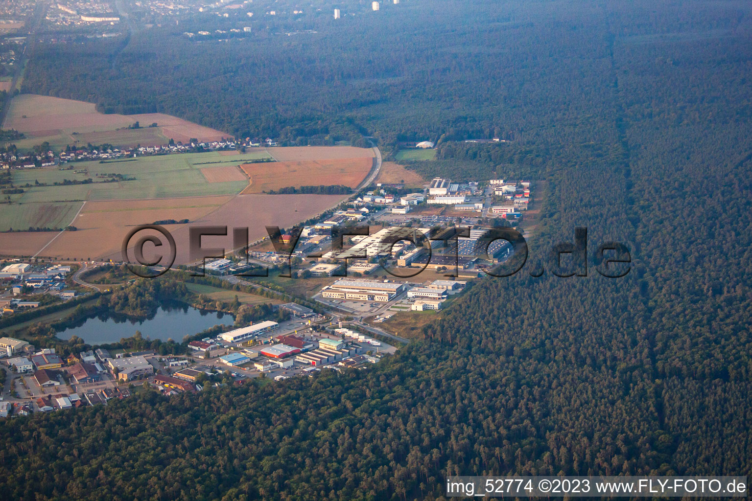 Ortsteil Blankenloch in Stutensee im Bundesland Baden-Württemberg, Deutschland von der Drohne aus gesehen