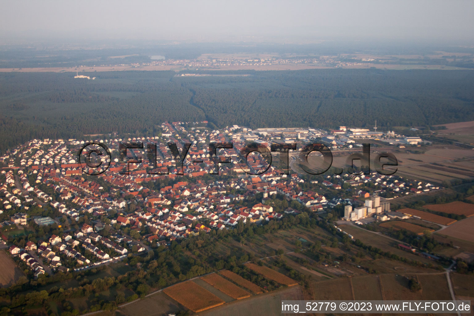 Drohnenbild von Ortsteil Friedrichstal in Stutensee im Bundesland Baden-Württemberg, Deutschland