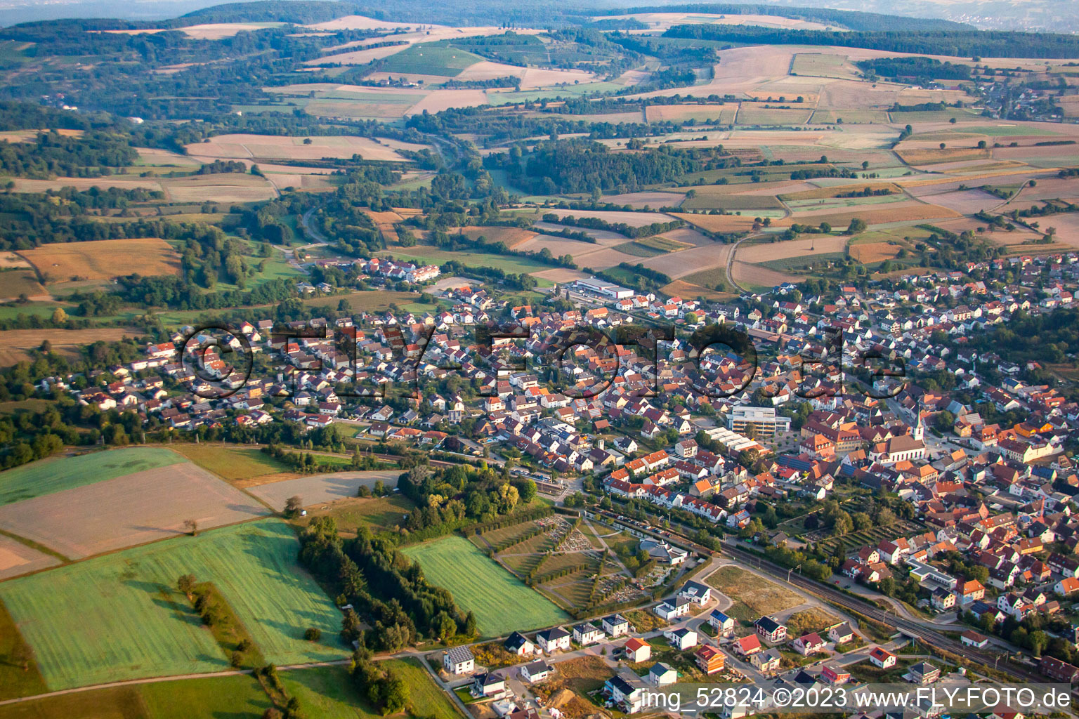 Ortsteil Jöhlingen in Walzbachtal im Bundesland Baden-Württemberg, Deutschland aus der Luft betrachtet