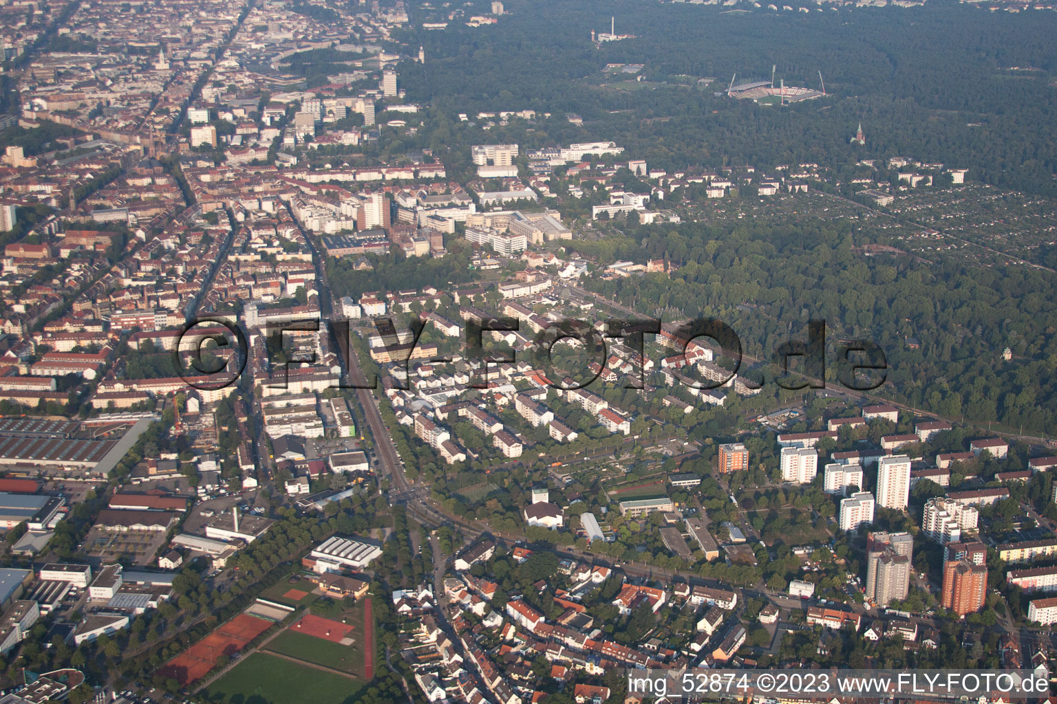Luftbild von KA Ost im Ortsteil Oststadt in Karlsruhe im Bundesland Baden-Württemberg, Deutschland