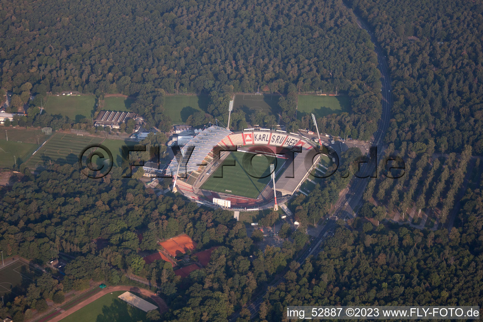 Luftaufnahme von Karlsruhe, Wildparkstadion im Ortsteil Innenstadt-Ost im Bundesland Baden-Württemberg, Deutschland