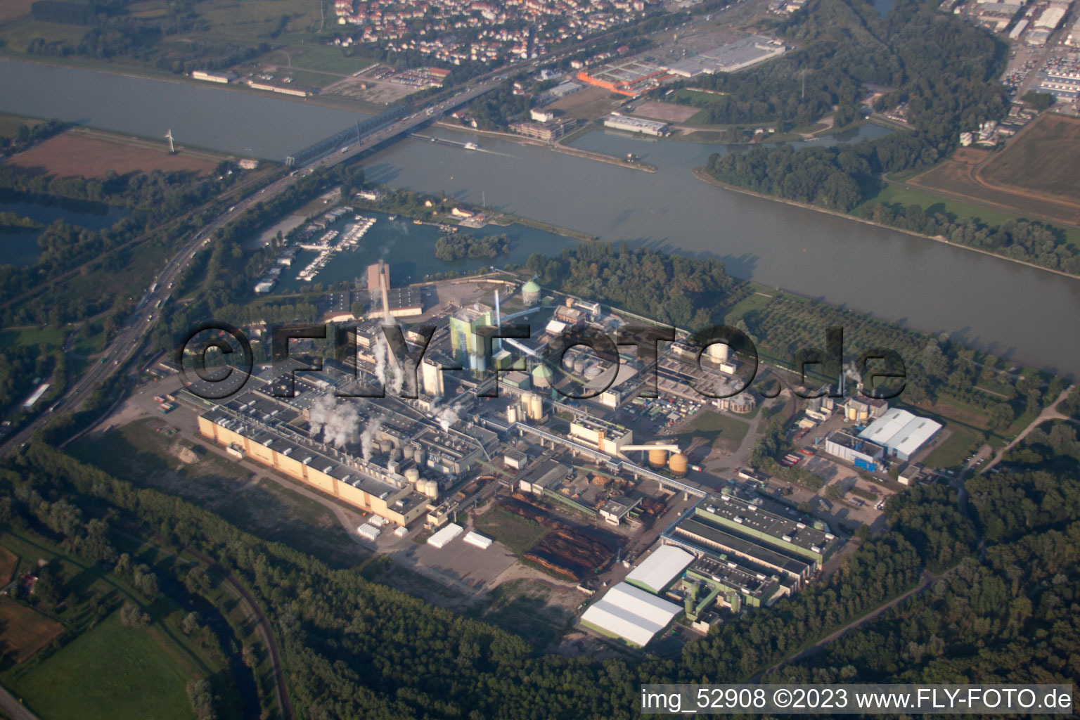Luftaufnahme von Maxau, Papierfabrik Stora Enso im Ortsteil Knielingen in Karlsruhe im Bundesland Baden-Württemberg, Deutschland