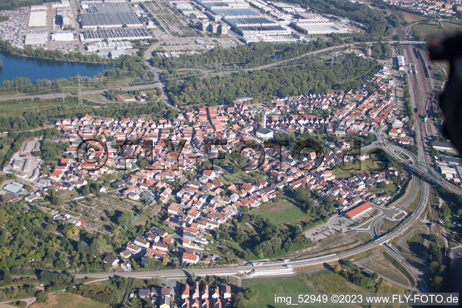 Wörth am Rhein im Bundesland Rheinland-Pfalz, Deutschland aus der Drohnenperspektive
