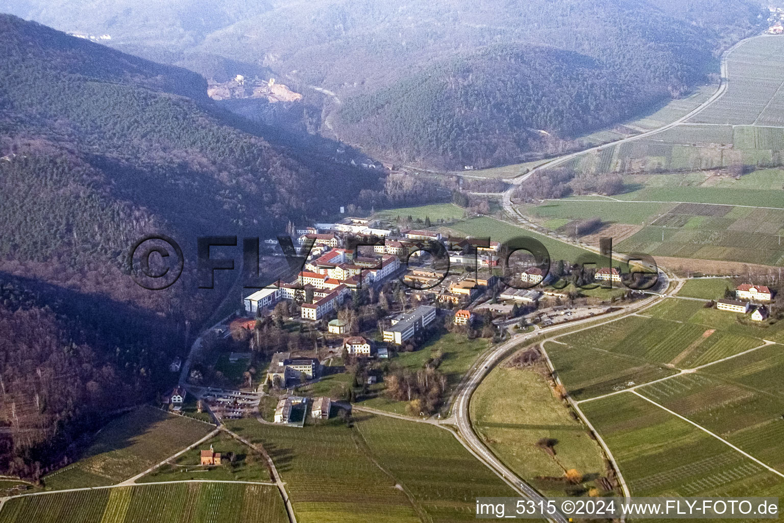 Psychatrische Landesklinik Landeck in Klingenmünster im Bundesland Rheinland-Pfalz, Deutschland vom Flugzeug aus