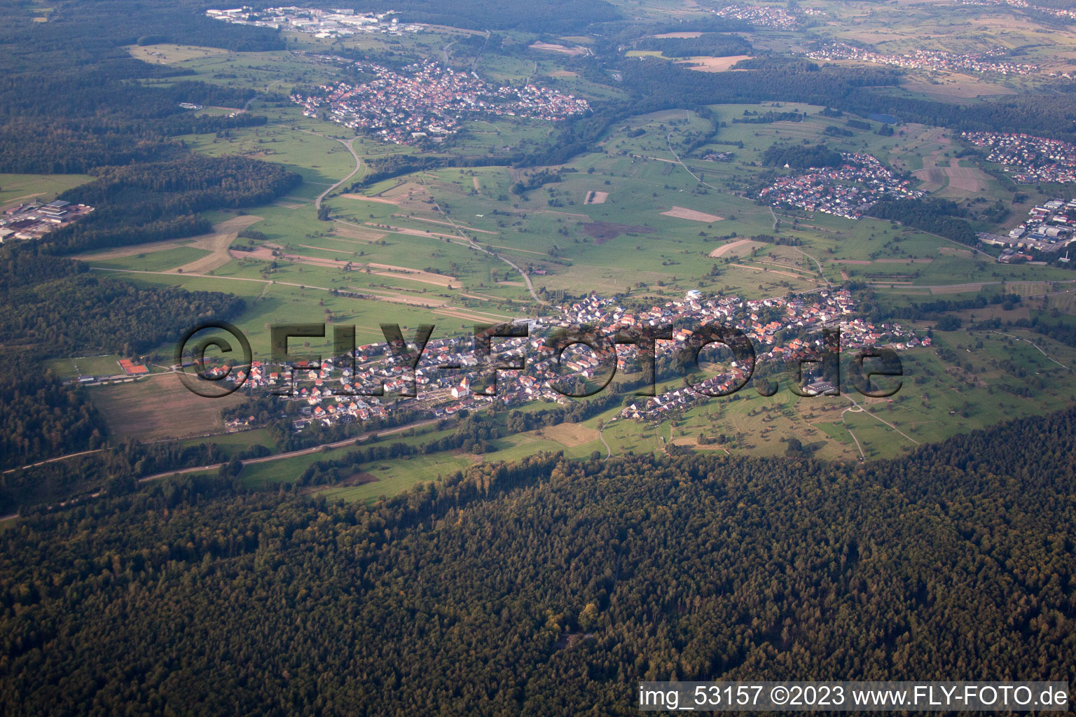 Ortsteil Langenalb in Straubenhardt im Bundesland Baden-Württemberg, Deutschland vom Flugzeug aus