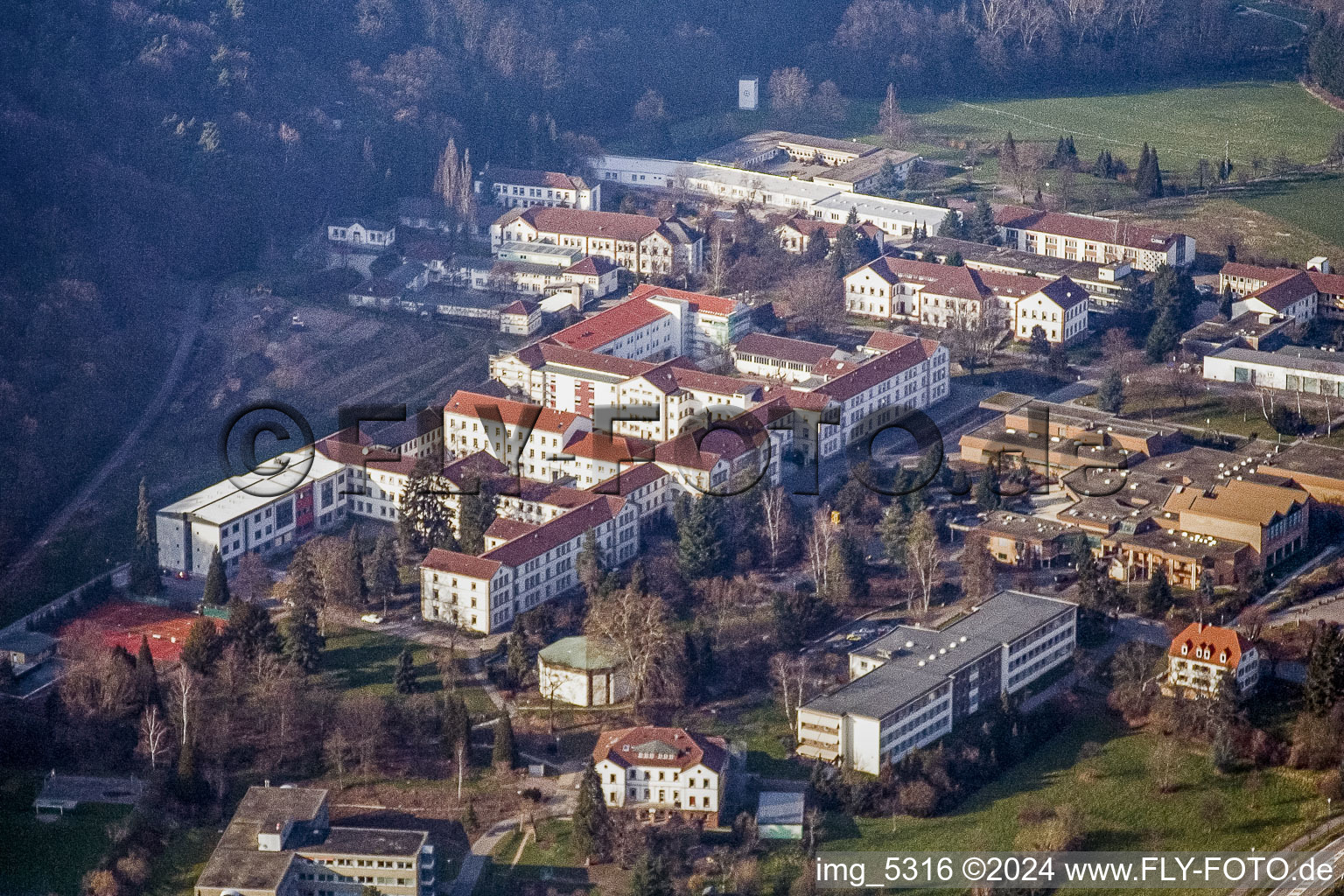 Psychatrische Landesklinik Landeck in Klingenmünster im Bundesland Rheinland-Pfalz, Deutschland aus der Vogelperspektive