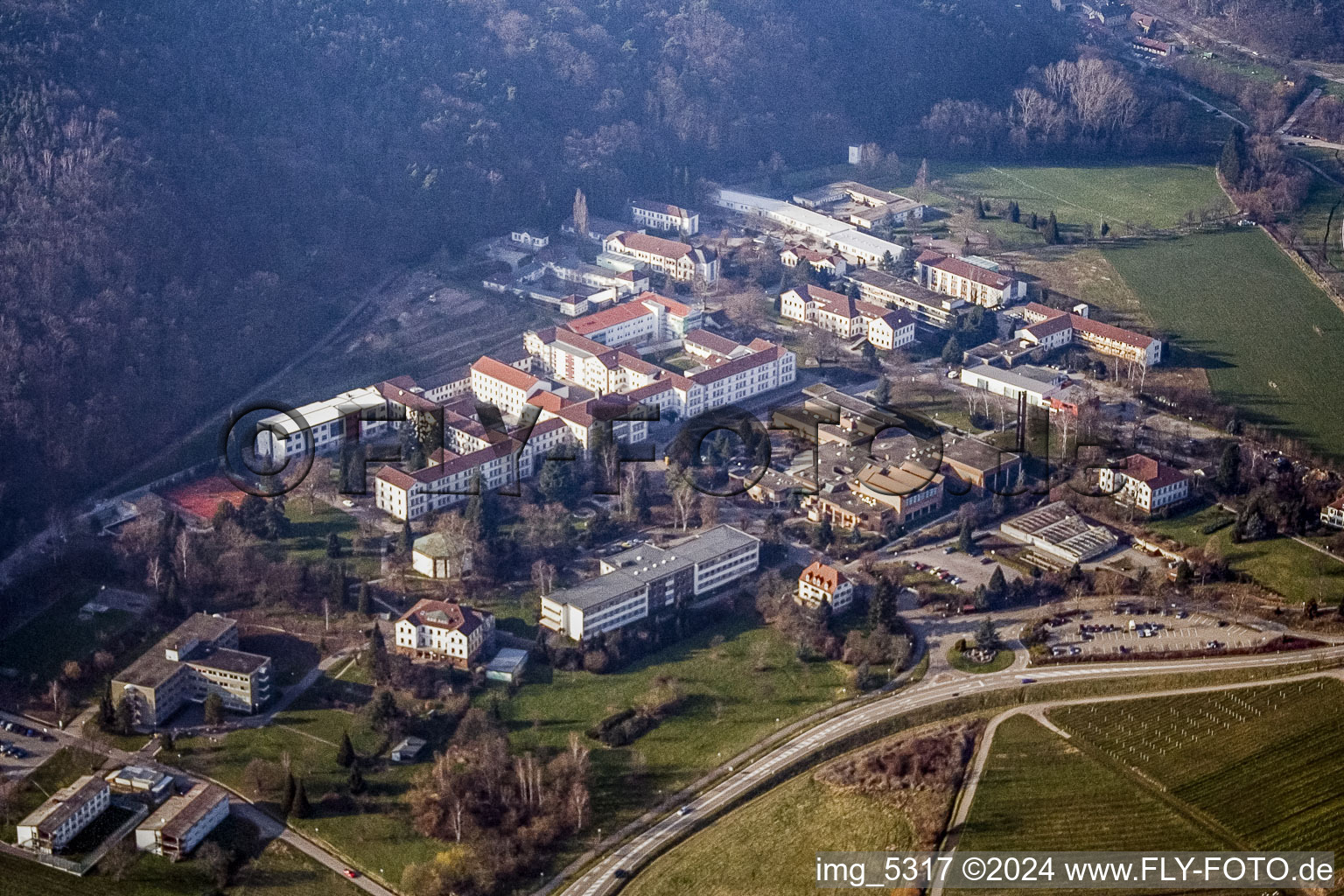 Psychatrische Landesklinik Landeck in Klingenmünster im Bundesland Rheinland-Pfalz, Deutschland aus der Luft betrachtet