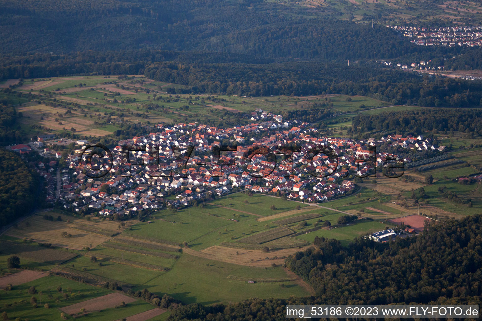Ortsteil Spessart in Ettlingen im Bundesland Baden-Württemberg, Deutschland aus der Drohnenperspektive
