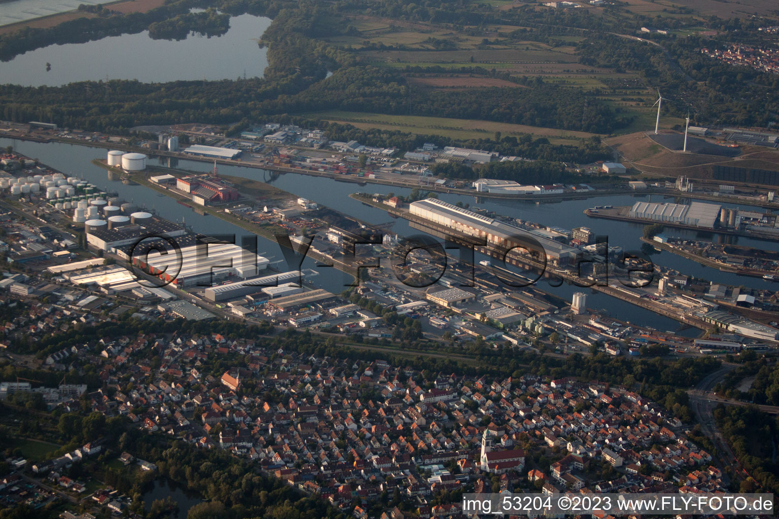 Luftaufnahme von Karlsruhe Rheinhafen im Bundesland Baden-Württemberg, Deutschland