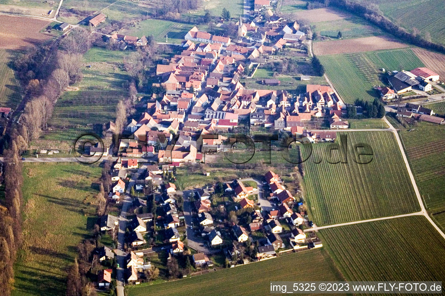 Luftbild von Heuchelheim von Westen in Heuchelheim-Klingen im Bundesland Rheinland-Pfalz, Deutschland