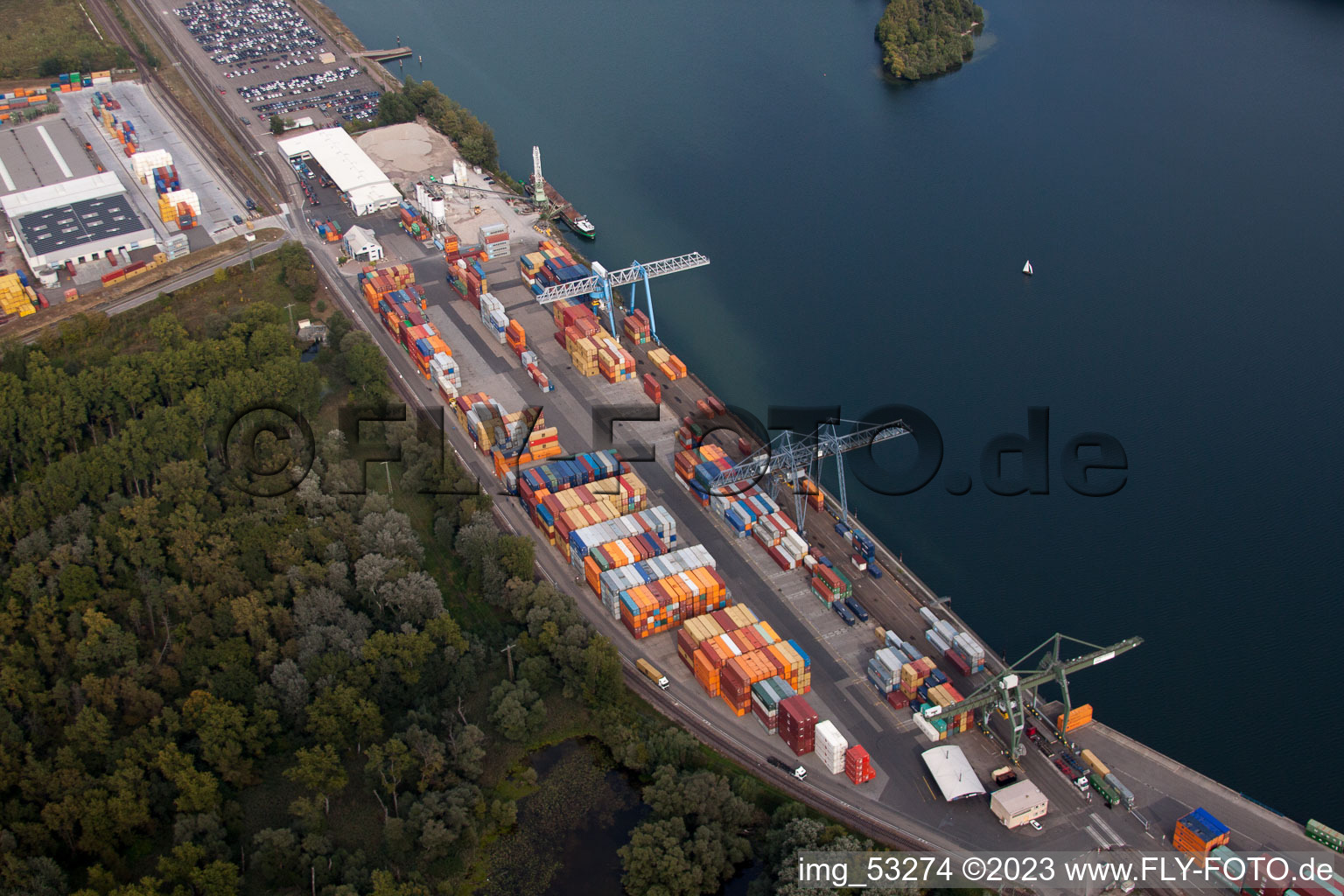 Luftaufnahme von Wörth am Rhein, Containerhafen im Bundesland Rheinland-Pfalz, Deutschland