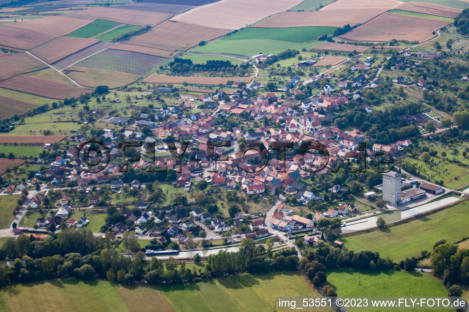 Mommenheim im Bundesland Bas-Rhin, Frankreich von einer Drohne aus