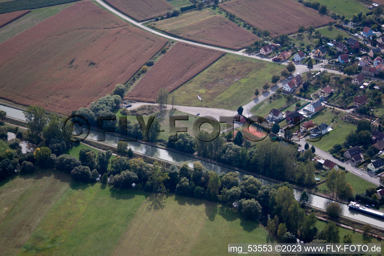 Mommenheim im Bundesland Bas-Rhin, Frankreich von der Drohne aus gesehen