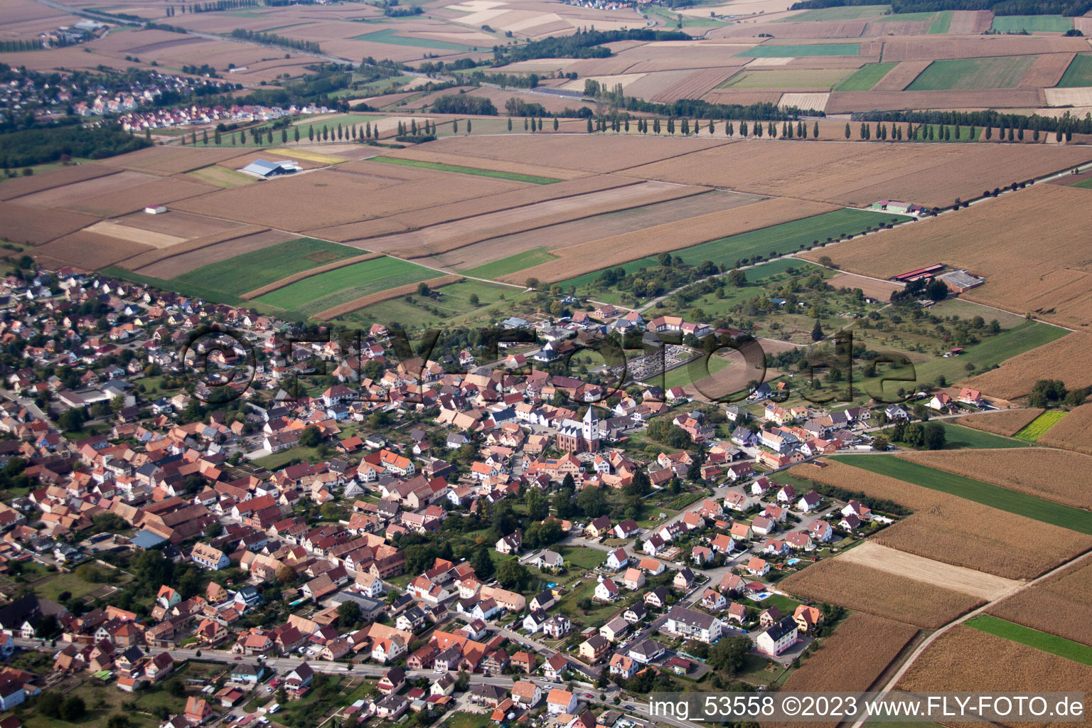 Schwindratzheim im Bundesland Bas-Rhin, Frankreich von der Drohne aus gesehen