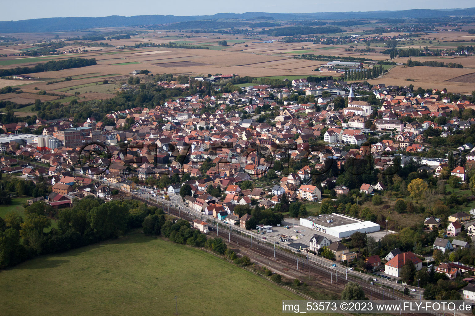 Hochfelden im Bundesland Bas-Rhin, Frankreich von einer Drohne aus