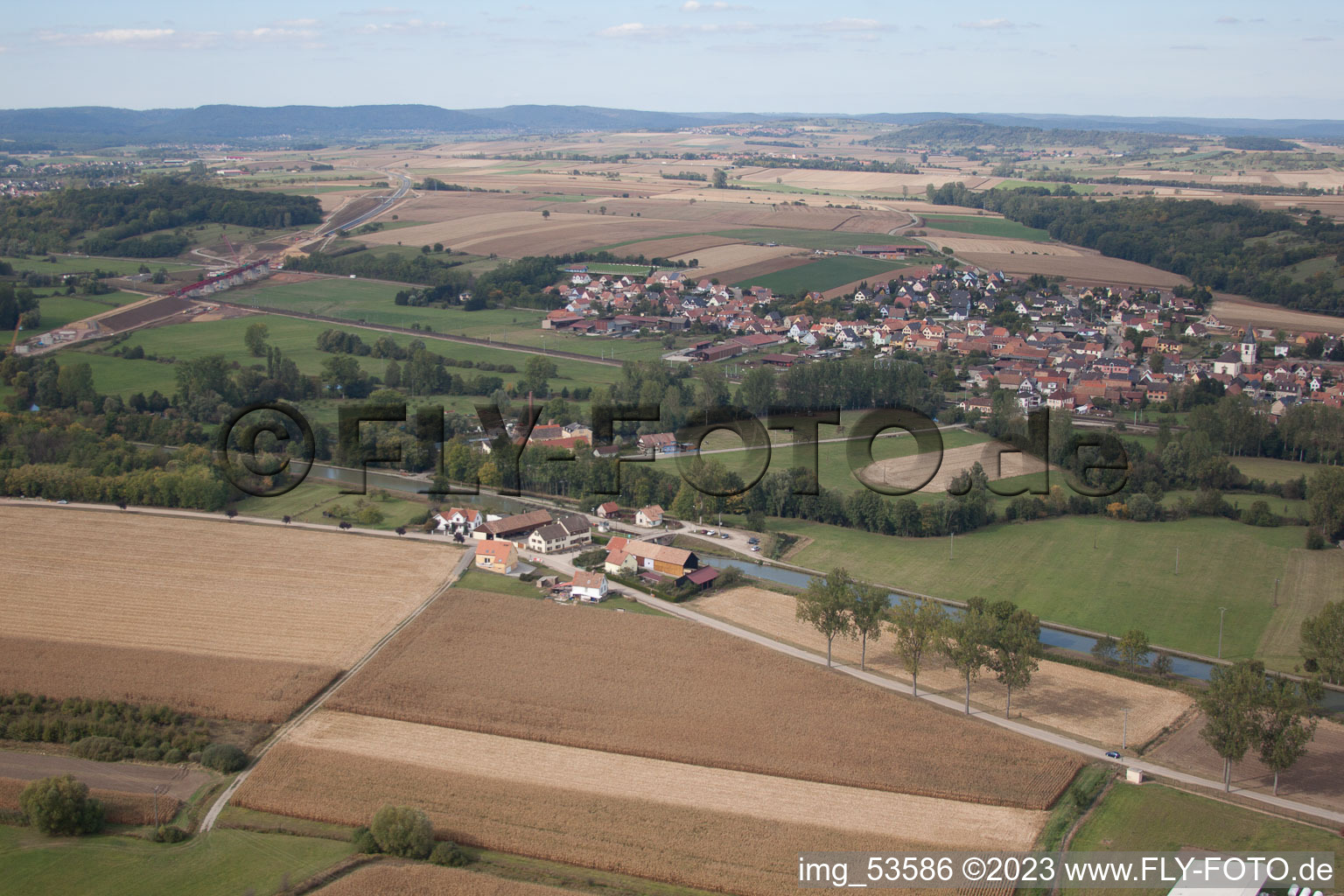 Schrägluftbild von Lupstein im Bundesland Bas-Rhin, Frankreich