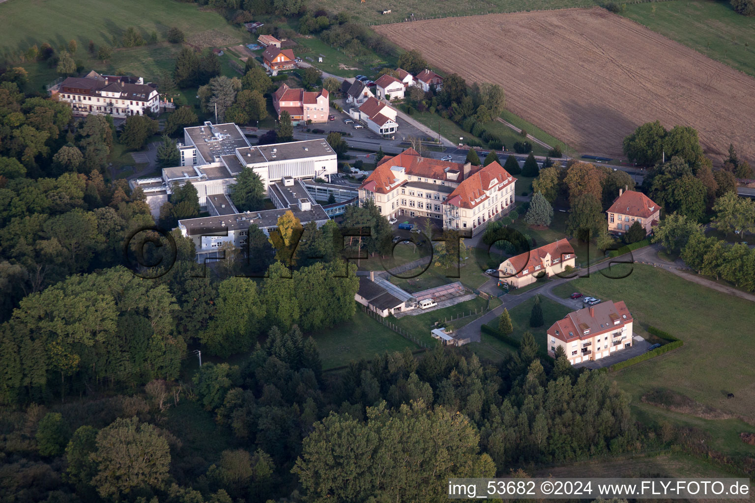 Morsbronn-les-Bains im Bundesland Bas-Rhin, Frankreich aus der Vogelperspektive