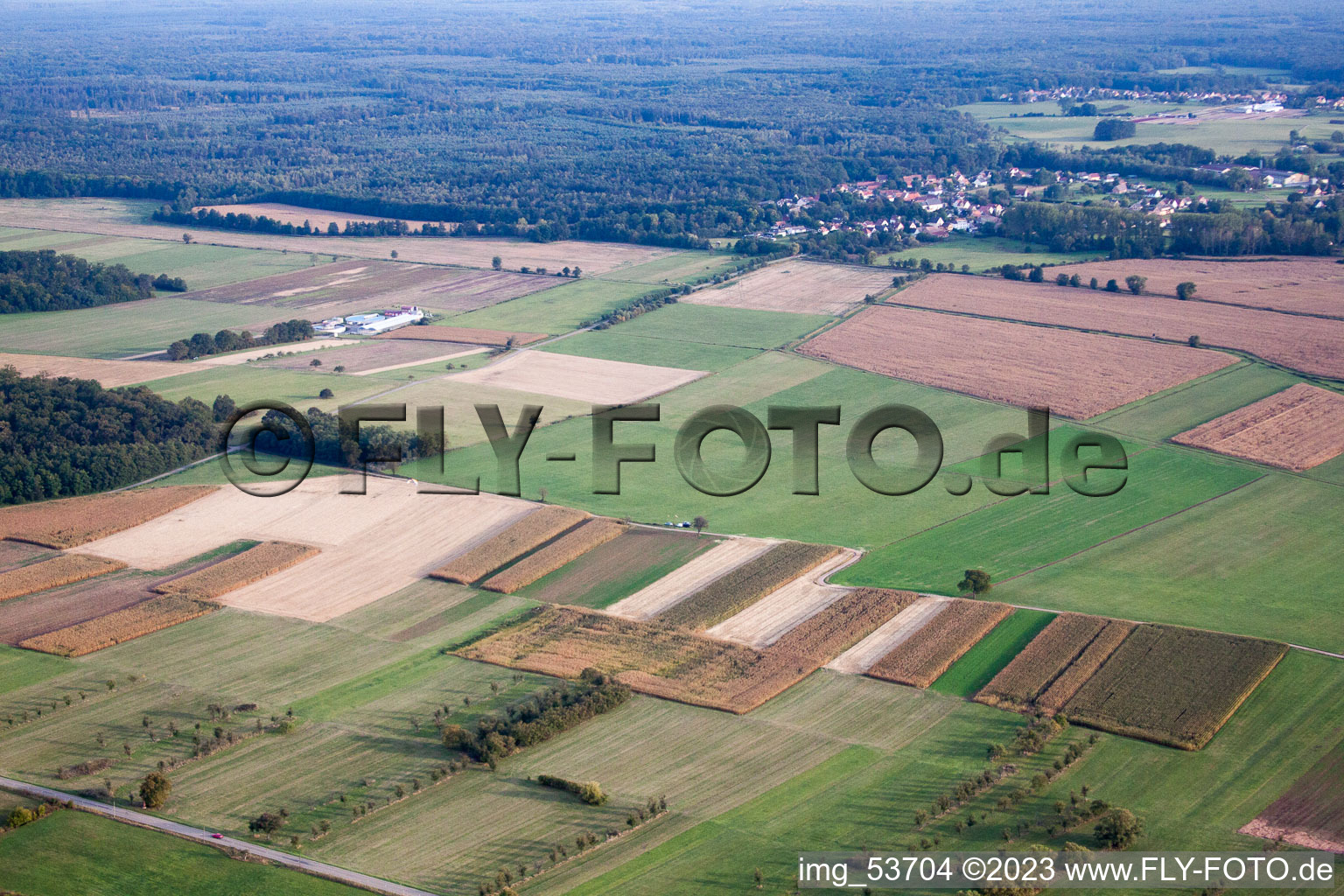 Dieffenbach-lès-Wœrth im Bundesland Bas-Rhin, Frankreich aus der Drohnenperspektive